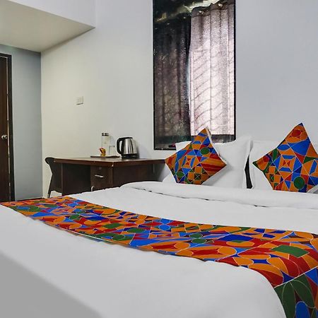 Fabhotel Corporate Executive - Nr D'Mart, Baner Méribel Village Exteriör bild