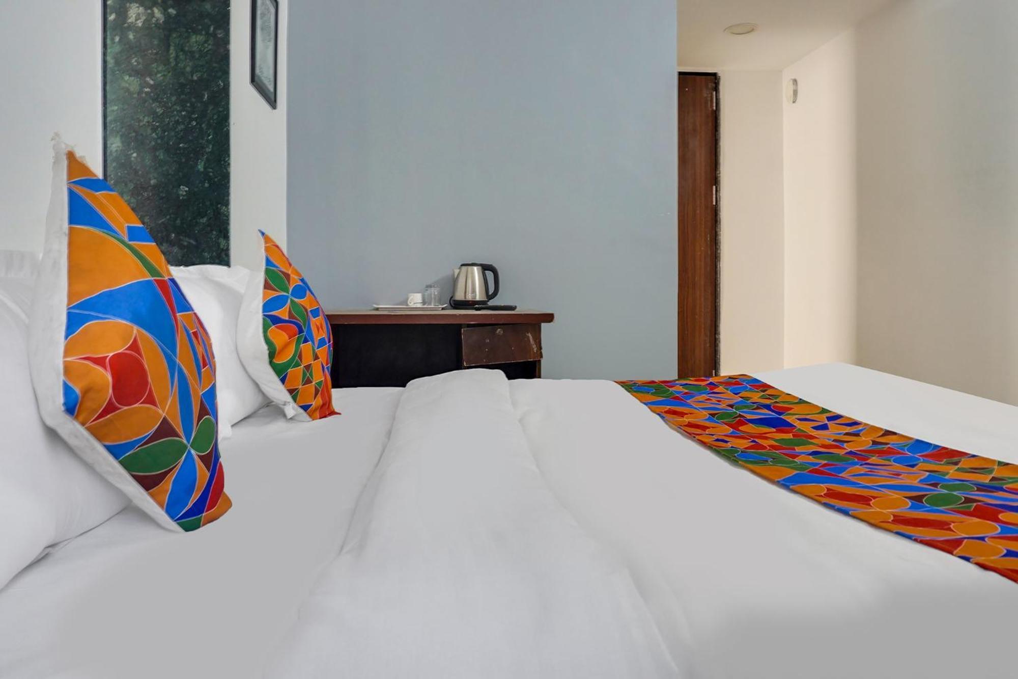 Fabhotel Corporate Executive - Nr D'Mart, Baner Méribel Village Exteriör bild