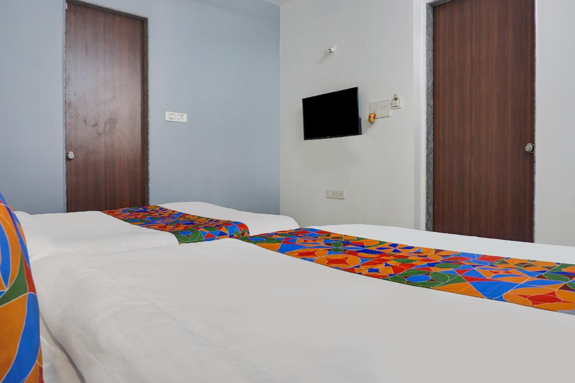 Fabhotel Corporate Executive - Nr D'Mart, Baner Méribel Village Exteriör bild