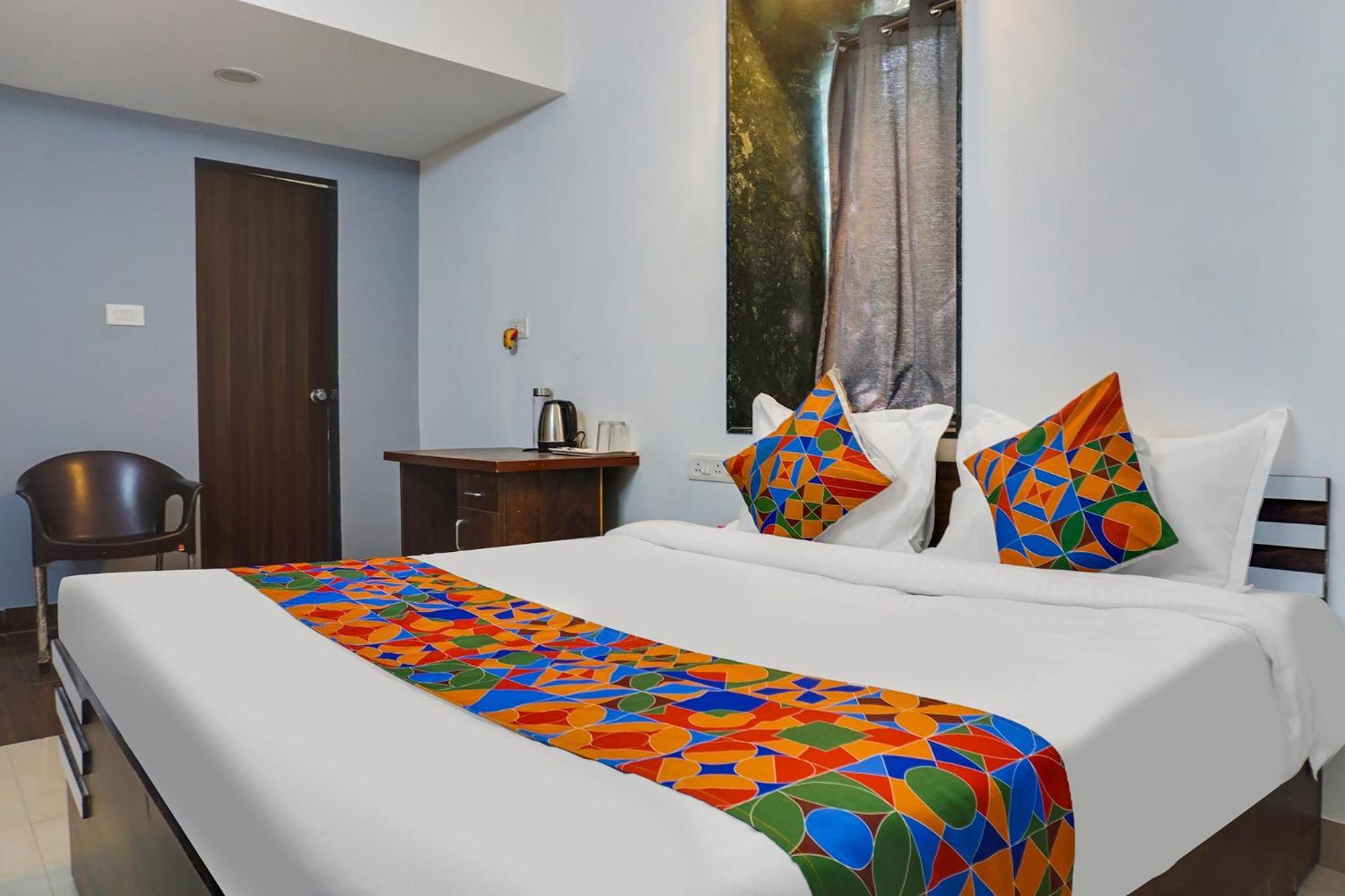 Fabhotel Corporate Executive - Nr D'Mart, Baner Méribel Village Exteriör bild