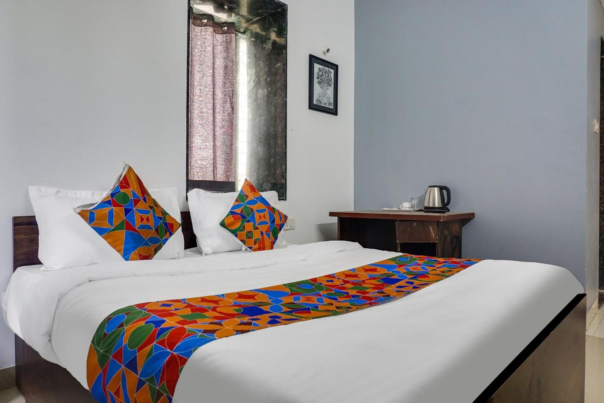 Fabhotel Corporate Executive - Nr D'Mart, Baner Méribel Village Exteriör bild