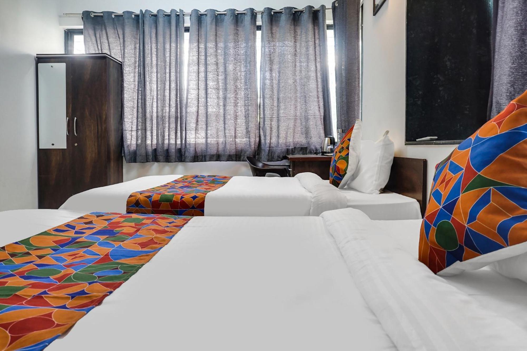 Fabhotel Corporate Executive - Nr D'Mart, Baner Méribel Village Exteriör bild