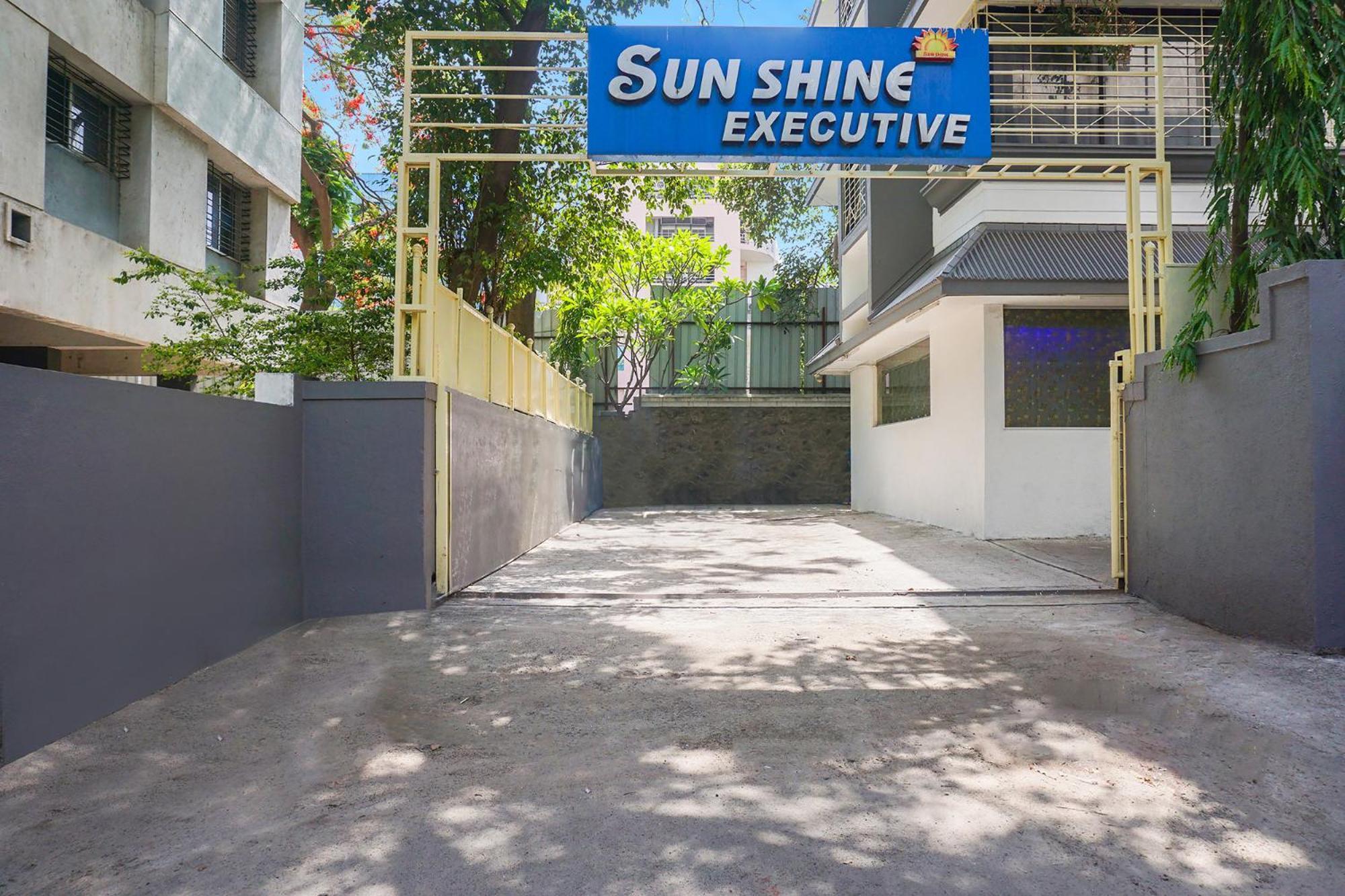 Fabhotel Corporate Executive - Nr D'Mart, Baner Méribel Village Exteriör bild