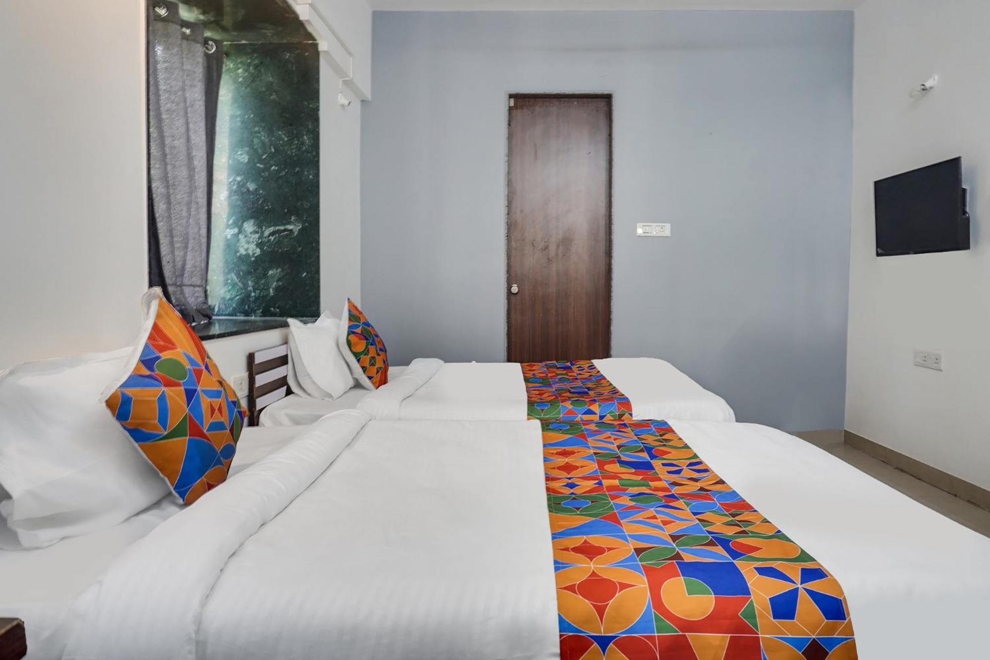 Fabhotel Corporate Executive - Nr D'Mart, Baner Méribel Village Exteriör bild