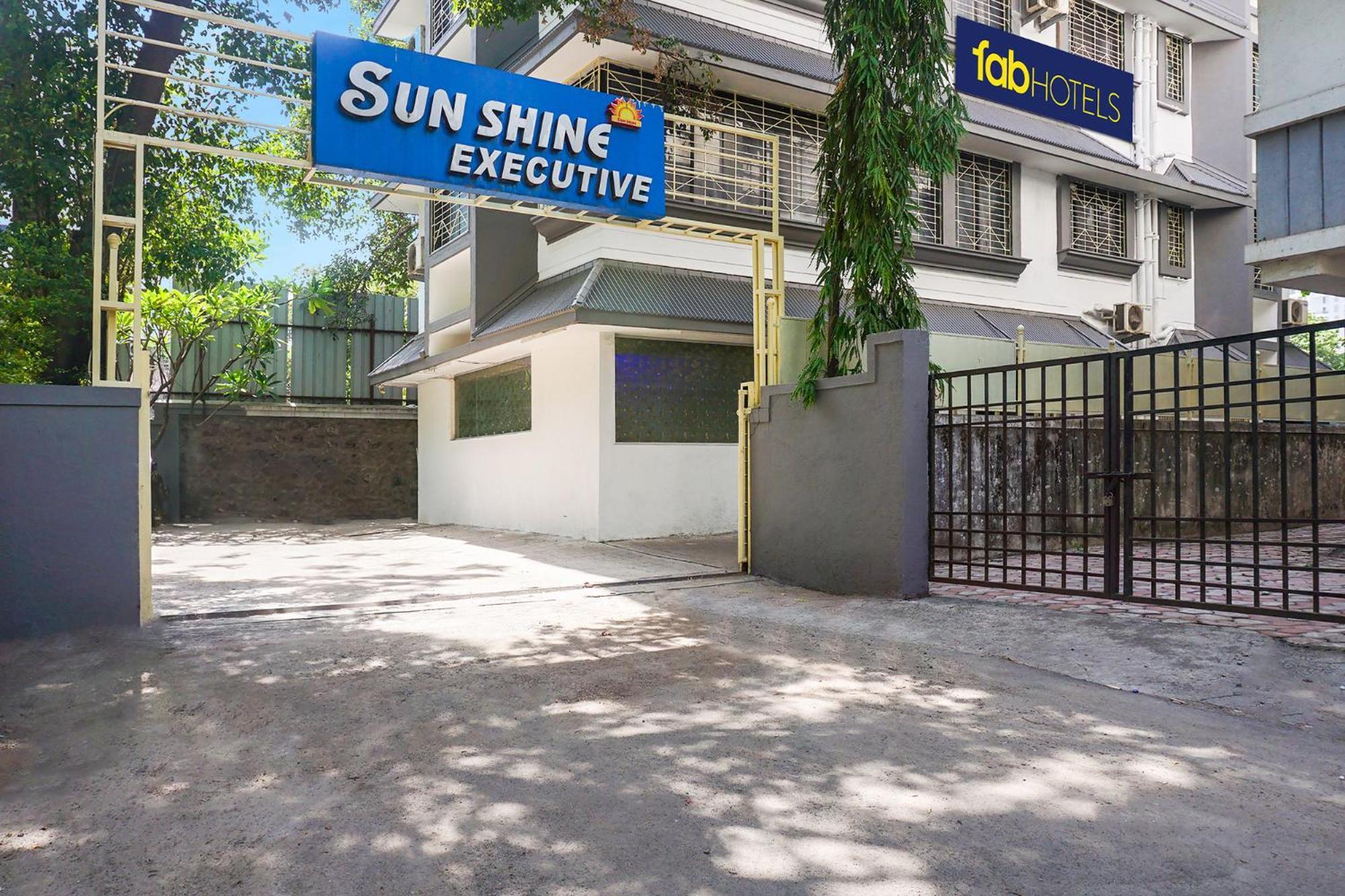 Fabhotel Corporate Executive - Nr D'Mart, Baner Méribel Village Exteriör bild